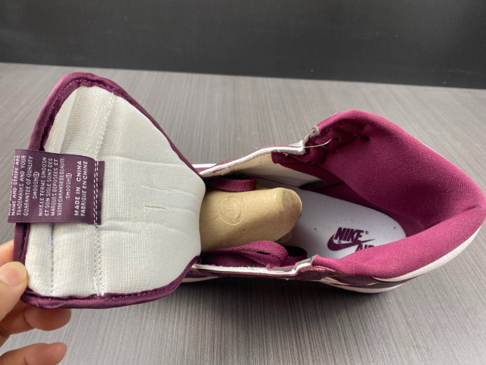 Air Jordan 1 High OG “Bordeaux” 555088-611