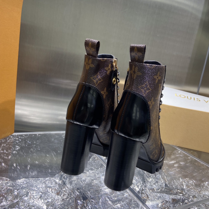 LOUS VUITO BROWN STAR TRAIL ANKLE BOOTS