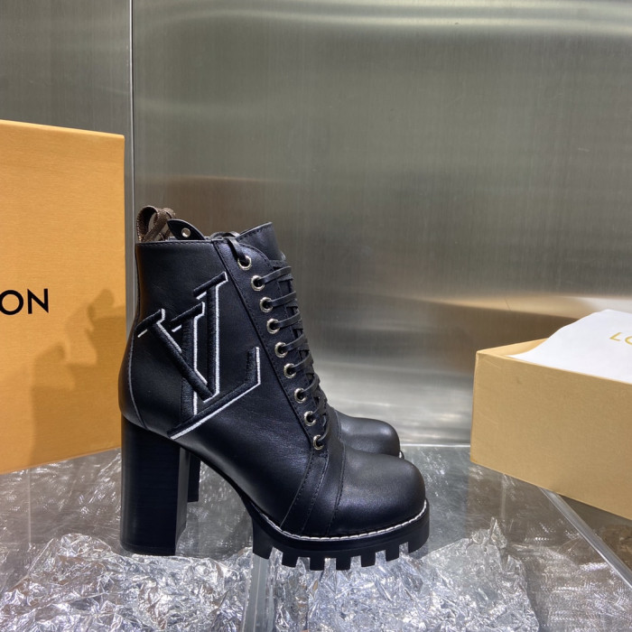 LOUS VUITO BROWN STAR TRAIL ANKLE BOOTS