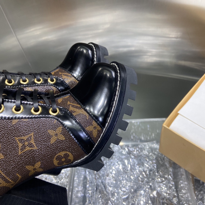 LOUS VUITO BROWN STAR TRAIL ANKLE BOOTS