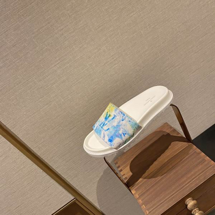 LV SLIPPERS
